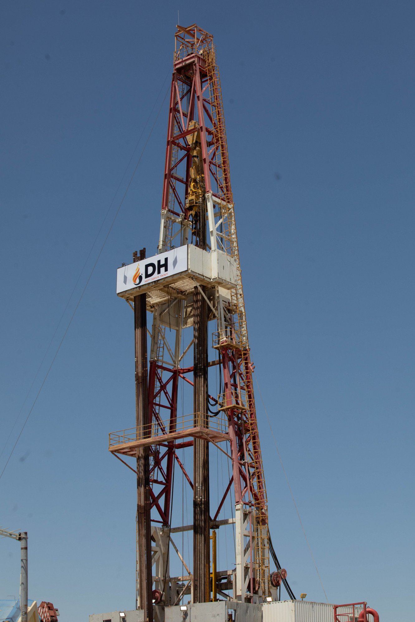 25 Mayıs – 30 Kasım 2024 tarihleri arasında Karadağ gaz deposunda 33 kuyu, Qalmaz gaz deposunda ise 18 kuyu üzerinde karmaşık esaslı tamir ve kuyu bütünlüğü operasyonları yapılmıştır. İşler, 14 WO ünitesi ve 4 CTU ile yüksek formasyon basınçları altında başarıyla tamamlanmıştır.